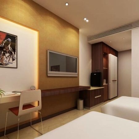 Hotel Vipul Grand Gurgáon Kültér fotó