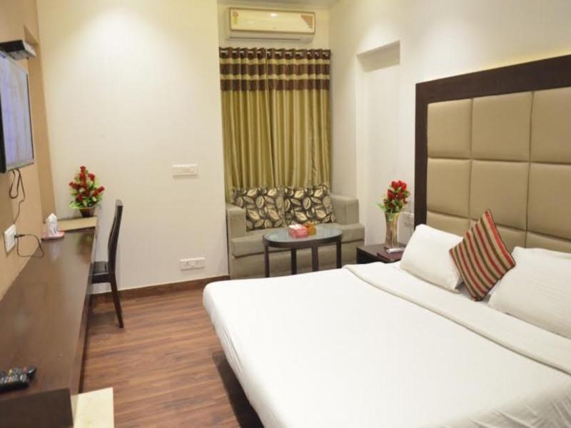 Hotel Vipul Grand Gurgáon Kültér fotó