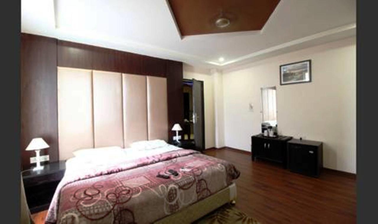 Hotel Vipul Grand Gurgáon Kültér fotó