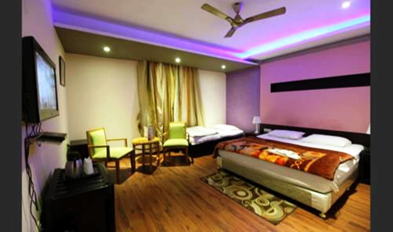 Hotel Vipul Grand Gurgáon Kültér fotó