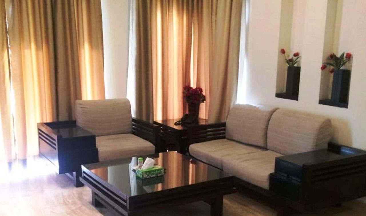 Hotel Vipul Grand Gurgáon Kültér fotó