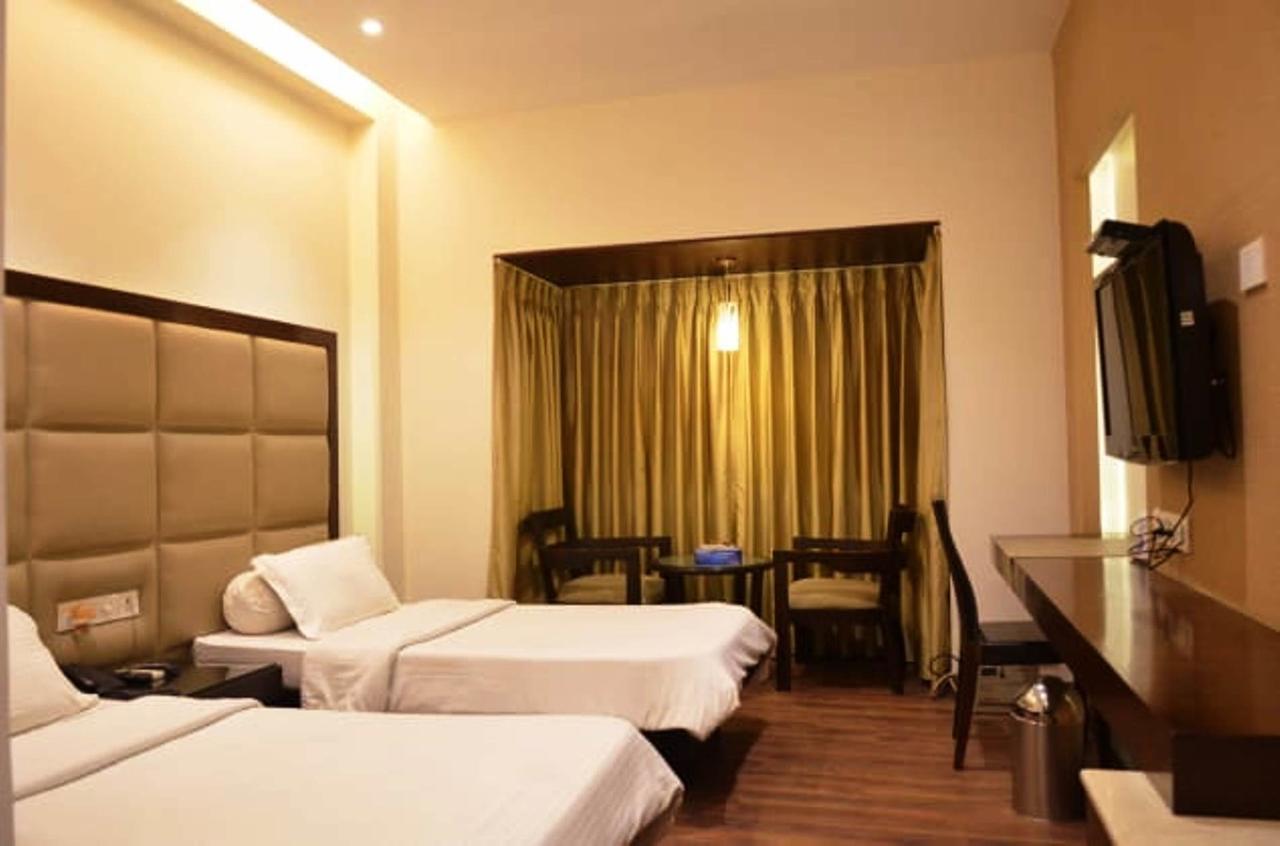 Hotel Vipul Grand Gurgáon Kültér fotó