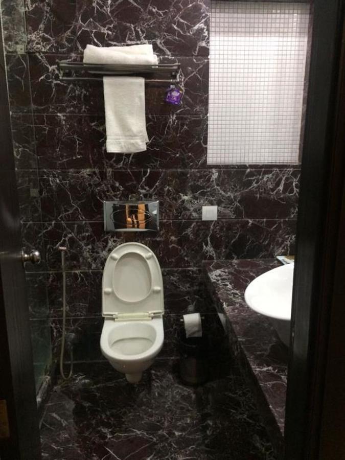 Hotel Vipul Grand Gurgáon Kültér fotó