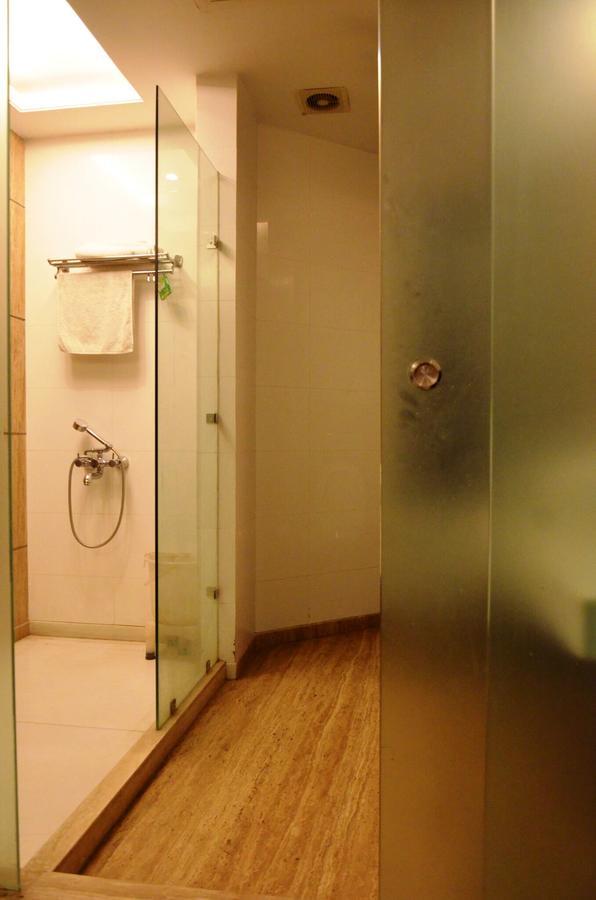Hotel Vipul Grand Gurgáon Kültér fotó