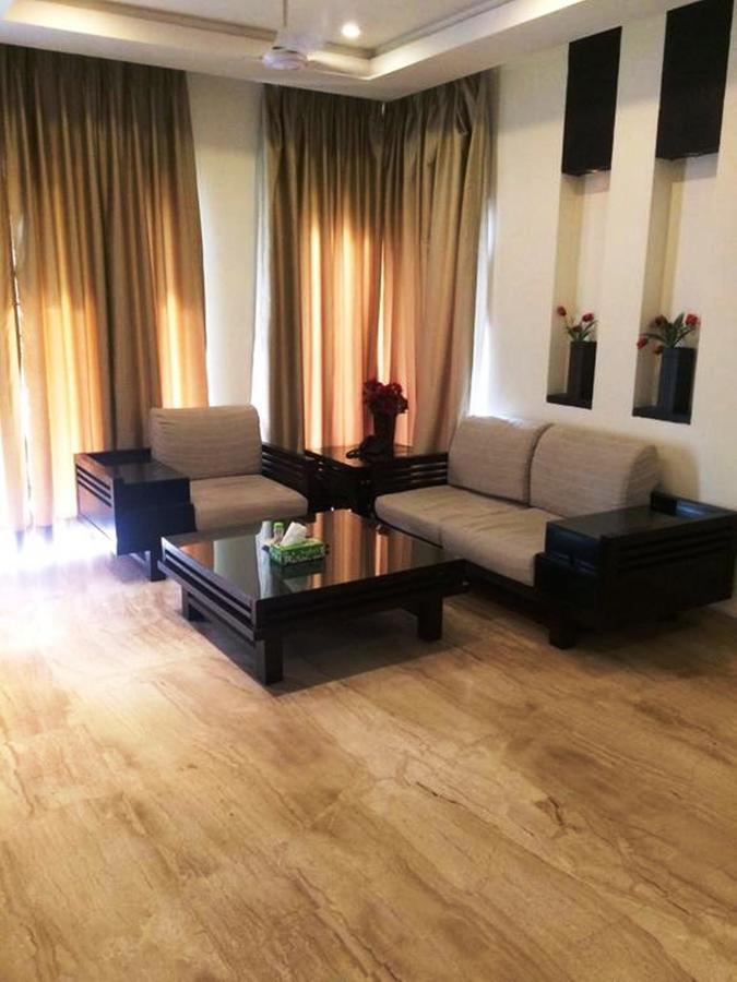 Hotel Vipul Grand Gurgáon Kültér fotó