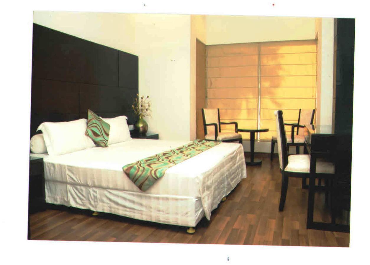 Hotel Vipul Grand Gurgáon Kültér fotó